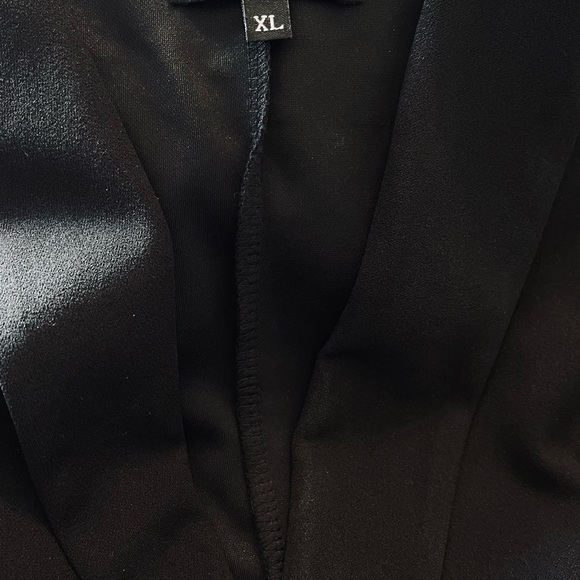 Elegant Women's Black Jumpsuit with Ruched Leg Detail & Belt - Picture 3 of 6